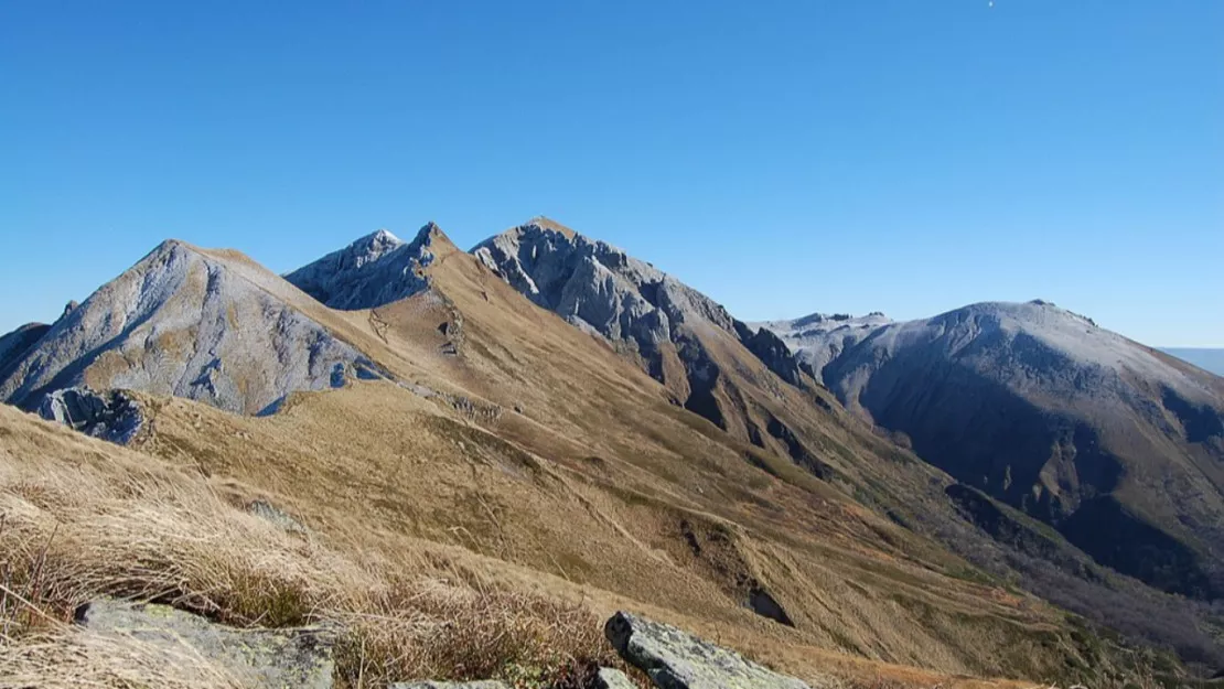 A combien culmine le sommet du Puy de Sancy (63) ? Le volcan a été mesuré.