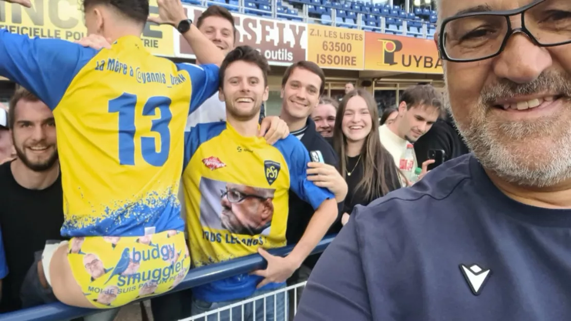 VIDÉO. Avec son slip à l'effigie de Christophe Urios, un supporter de l'ASM fait le buzz