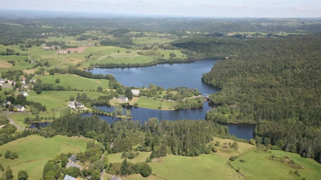 Dans le Cantal, les habitants de Trémouille se battent pour sauver le plus grand lac glaciaire d'Auvergne