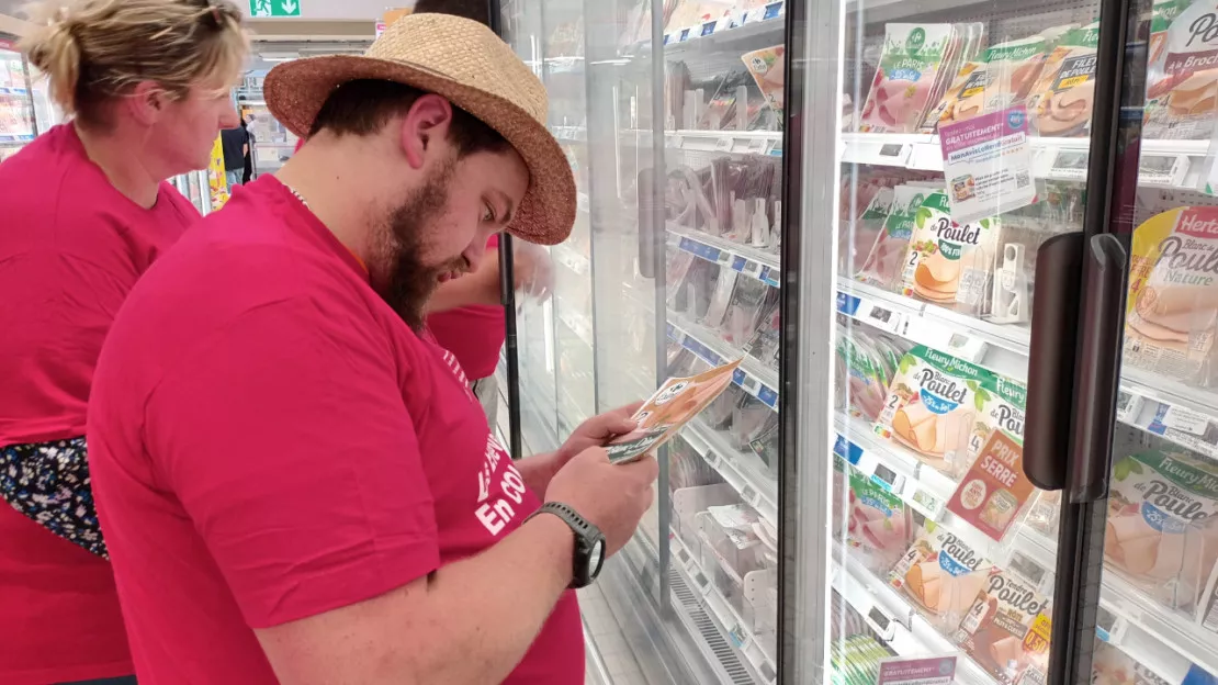 Des éleveurs disent non à la viande importée au Carrefour de Thiers