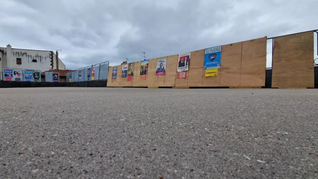 Dans les petites communes du Puy-de-Dôme, le casse-tête des 38 panneaux électoraux... qui restent vide