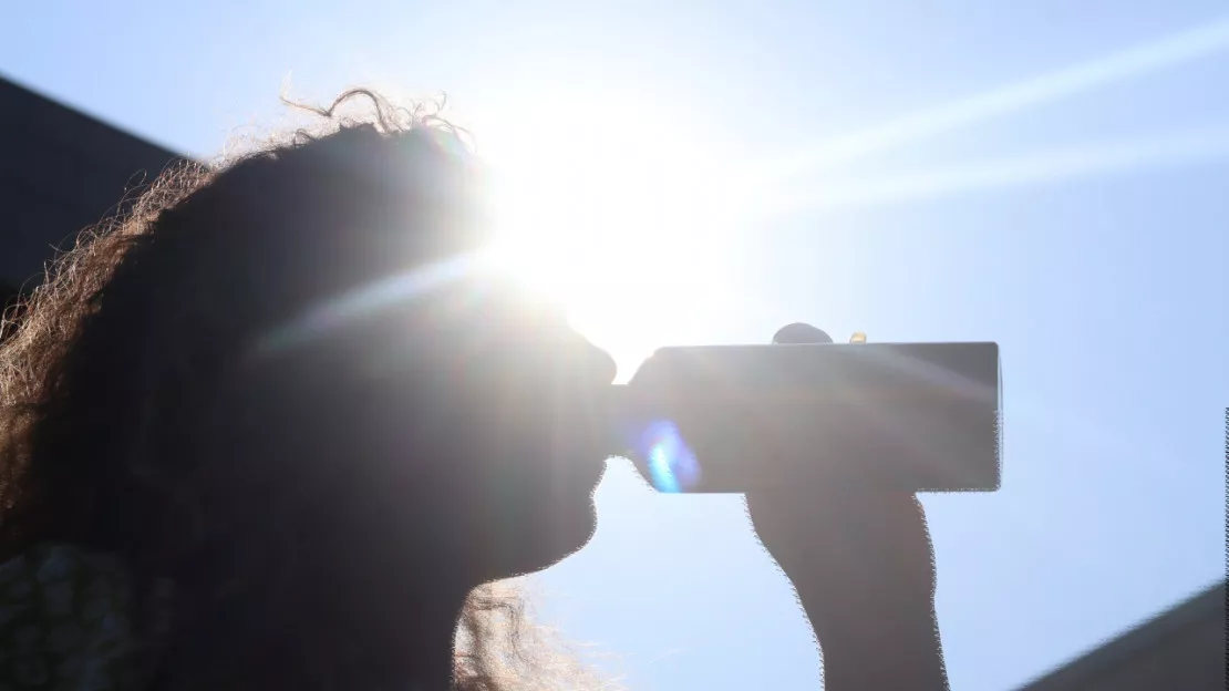 Hydratation, crème solaire, brumisateur... Comment faire face à la canicule ?