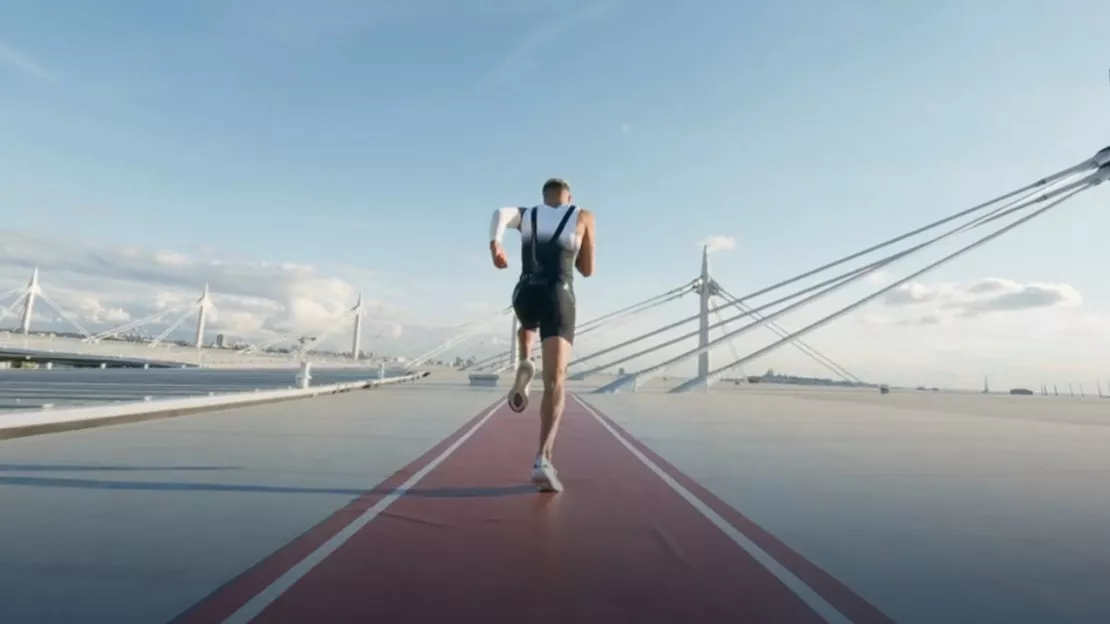 Le Clermontois Sasha Zhoya court sur le toit du Stade de France !