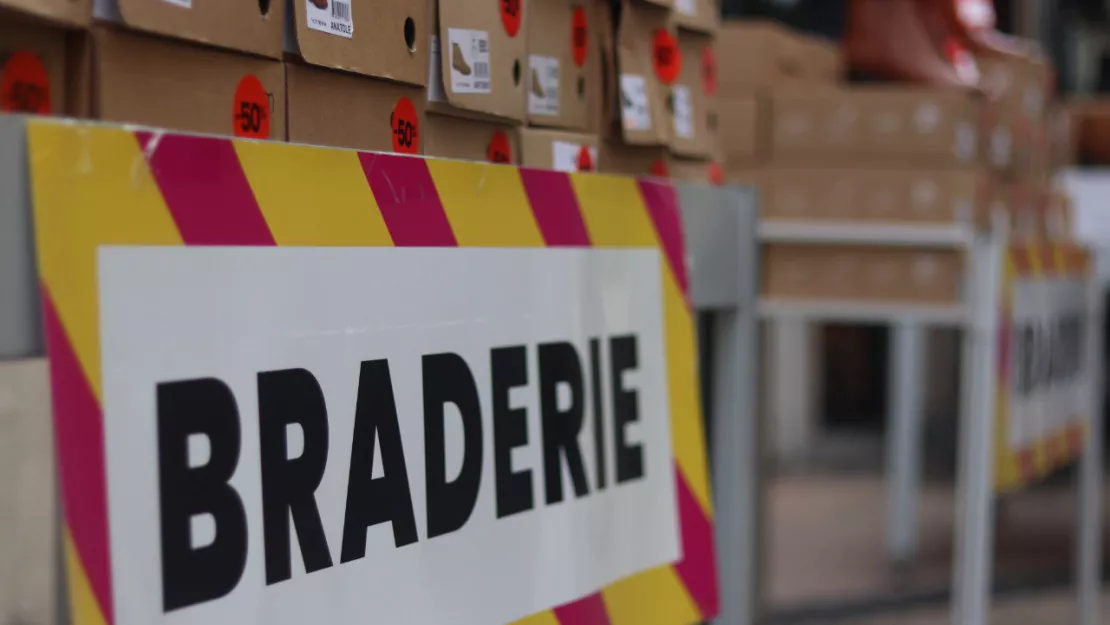 Météo pluvieuse, travaux... La braderie d'Automne de Clermont-Ferrand prend (un peu) la pluie