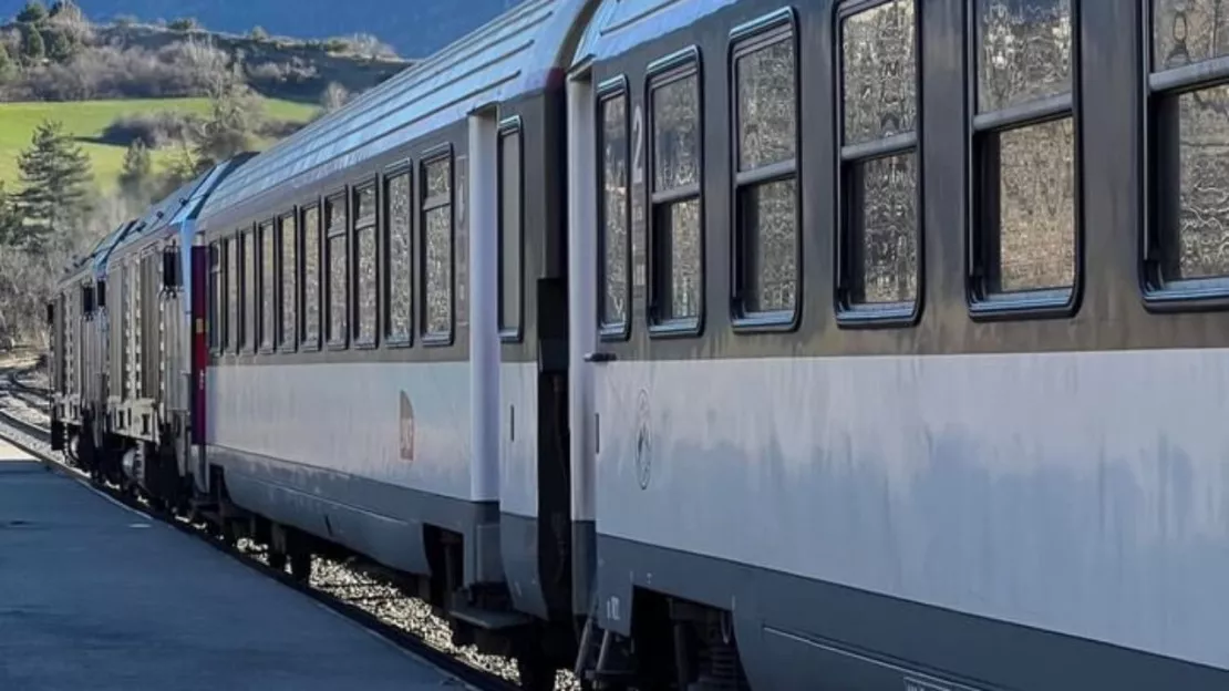 Perturbation majeure sur la ligne Clermont-Ferrand – Paris : une panne de locomotive cause un retard de plus de 3 heures