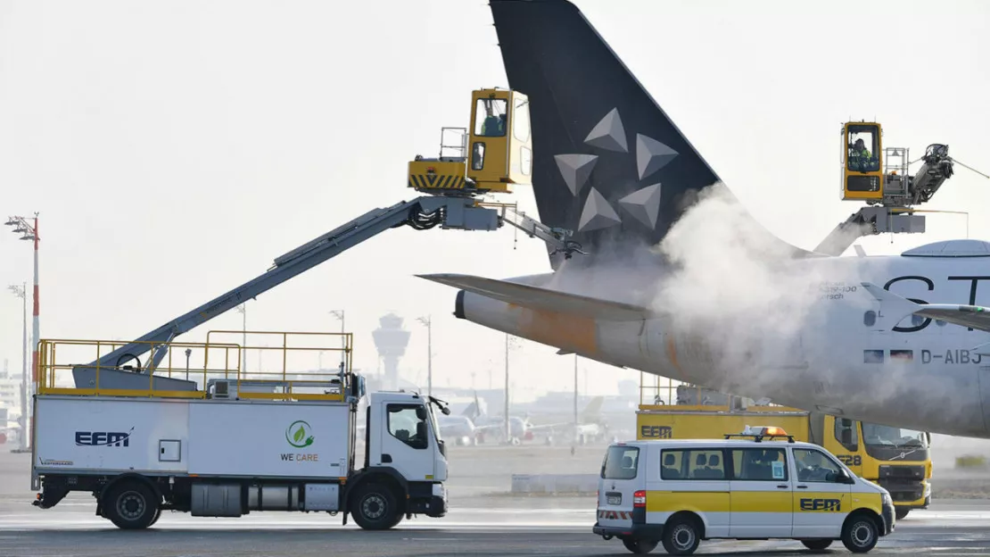 Première mondiale : L’aéroport de Clermont s’équipe d’une dégivreuse pour avion 100% électrique