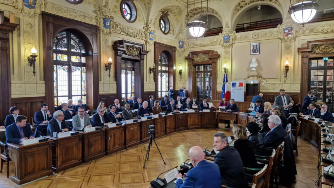 SNCF : une réunion ministérielle électrique pour améliorer la ligne de train  Clermont-Paris