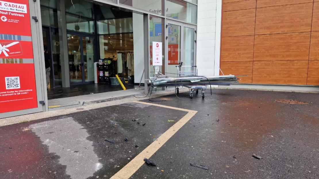 Un casse à la voiture bélier à la galerie Saint-Jean à Clermont-Ferrand