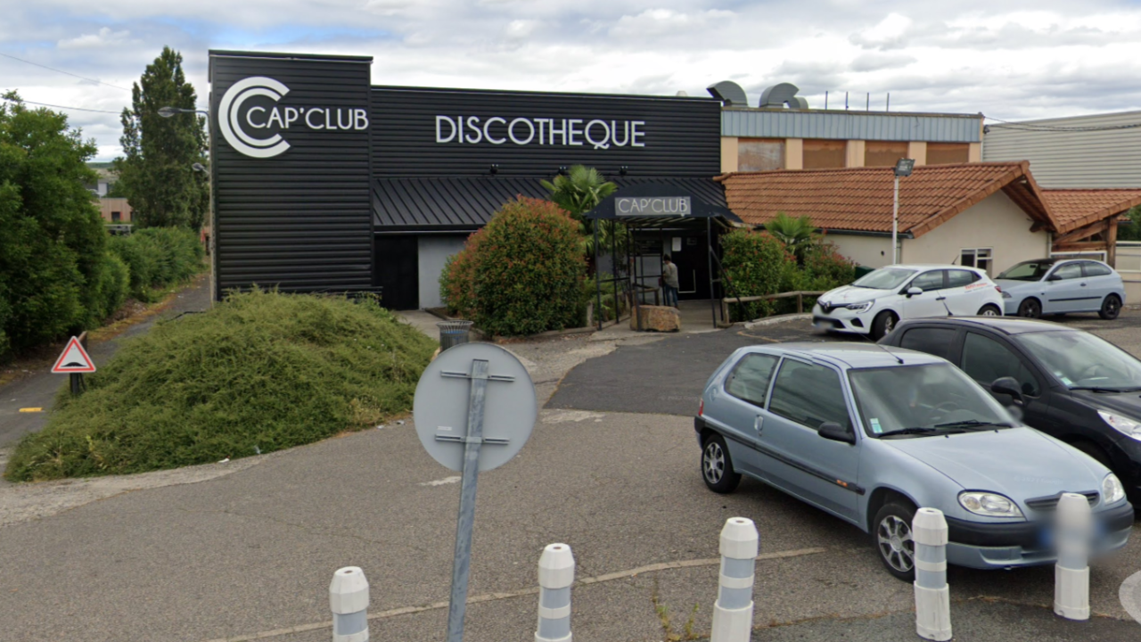 Aubière (63) : un adolescent ivre fonce en voiture sur une discothèque Aubière (63) : un adolescent ivre fonce en voiture sur une discothèque