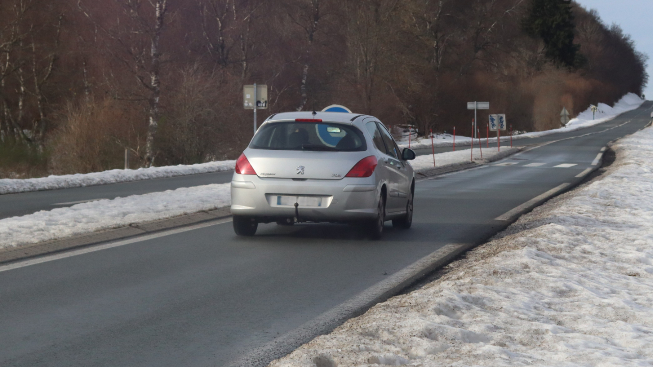 Avez-vous équipé votre véhicule en pneus neige ? C'est obligatoire dans le Puy-de-Dôme !