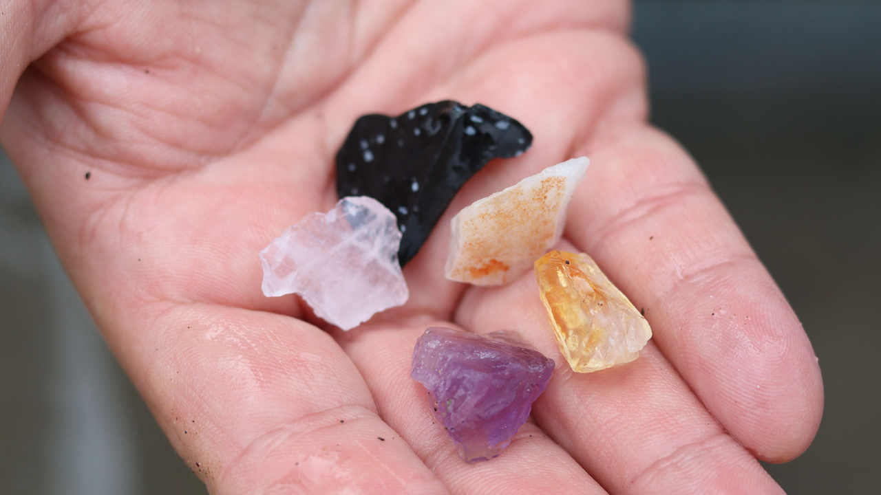 Cet été à Vulcania, les visiteurs deviennent des orpailleurs et les éruptions sont en réalité augmenté Cet été à Vulcania, les visiteurs deviennent des orpailleurs et les éruptions sont en réalité augmenté