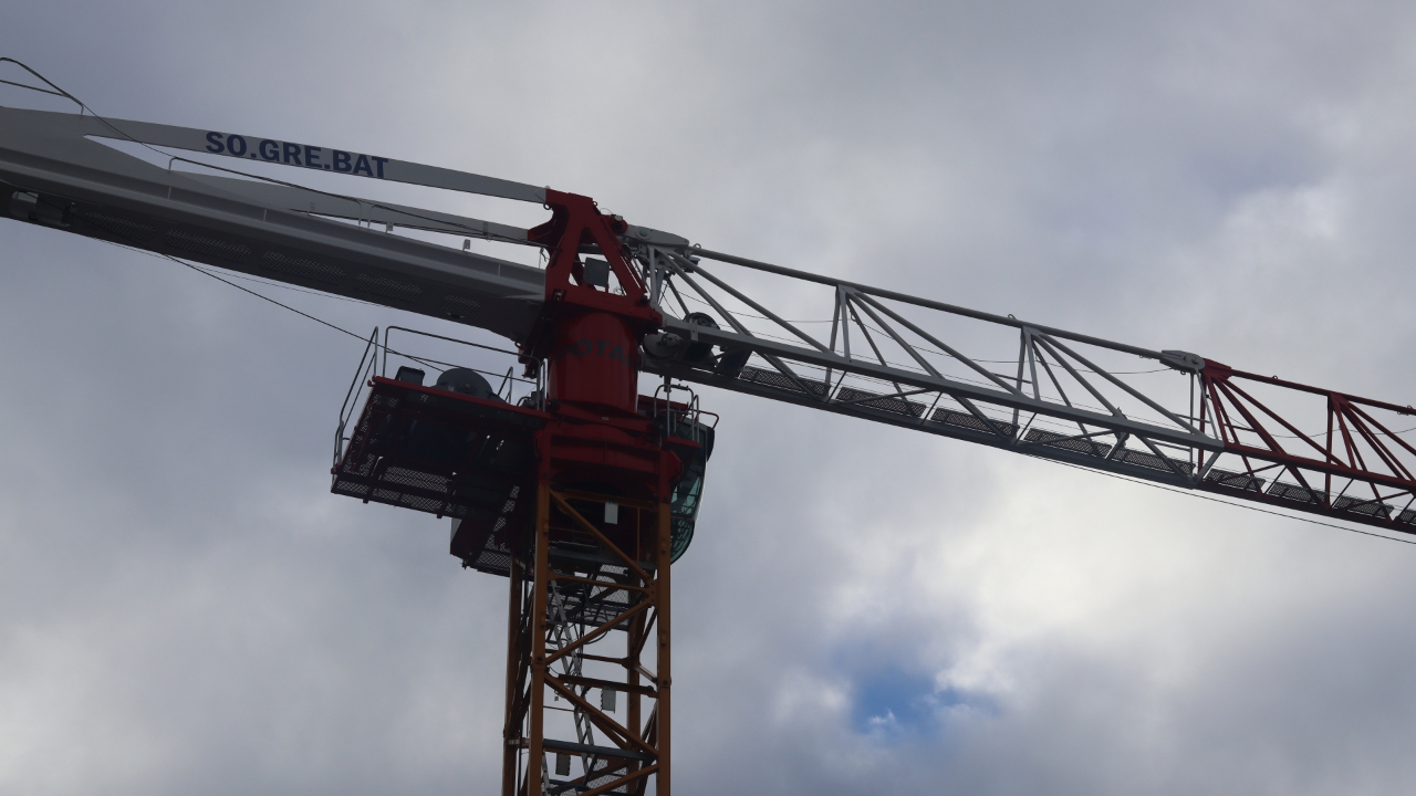 Clermont-Ferrand : ivre, il grimpe en haut d'une grue de chantier près de Michelin