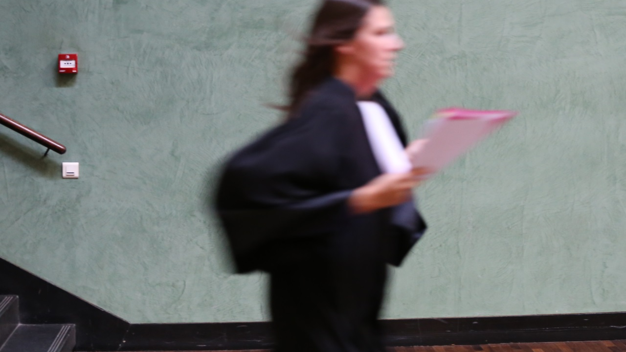 Clermont-Ferrand : la vendeuse pioche 300 000 euros dans la caisse de la boucherie, le tribunal lui demande de rembourser