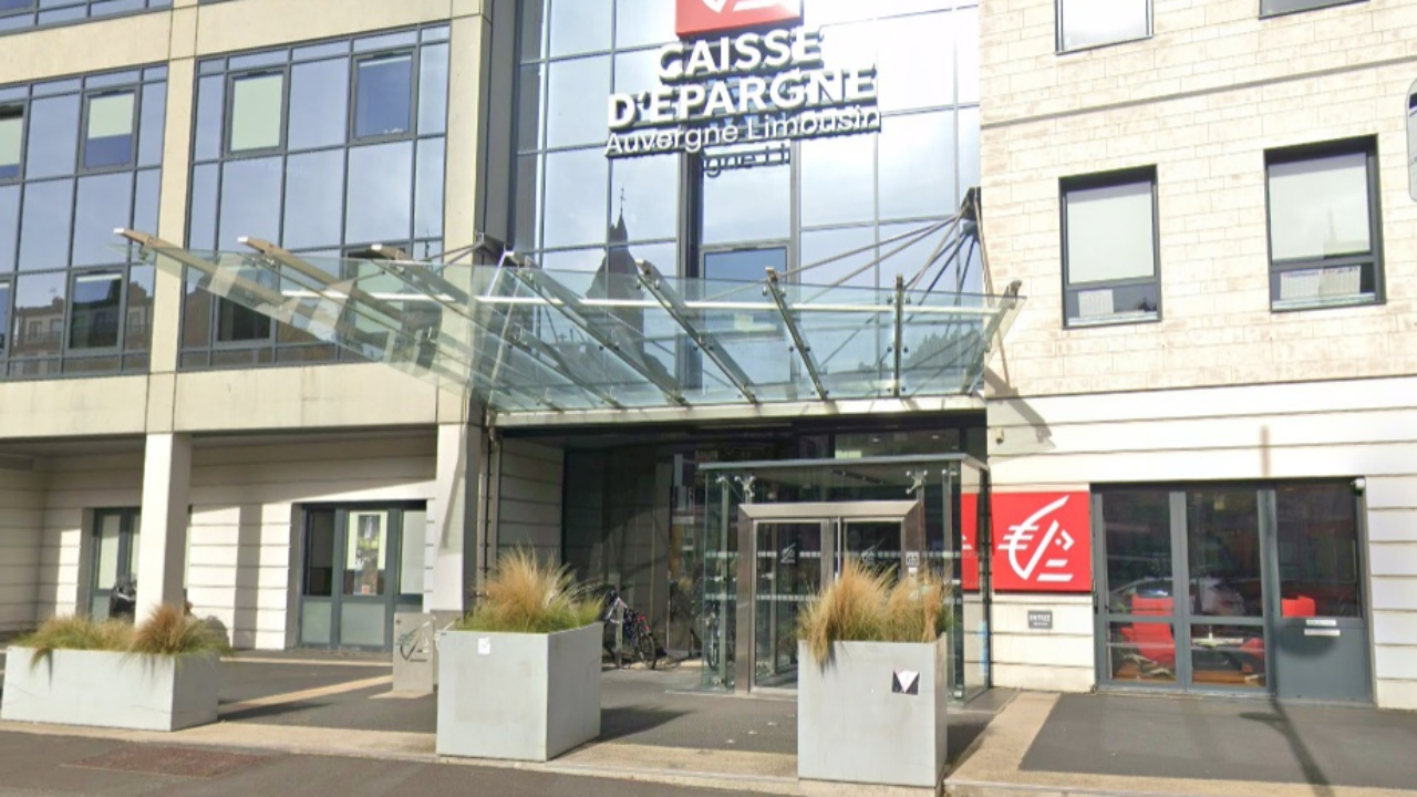 Clermont-Ferrand : les locaux d’une banque visés par des militants d’Extinction Rebellion et Attac 63