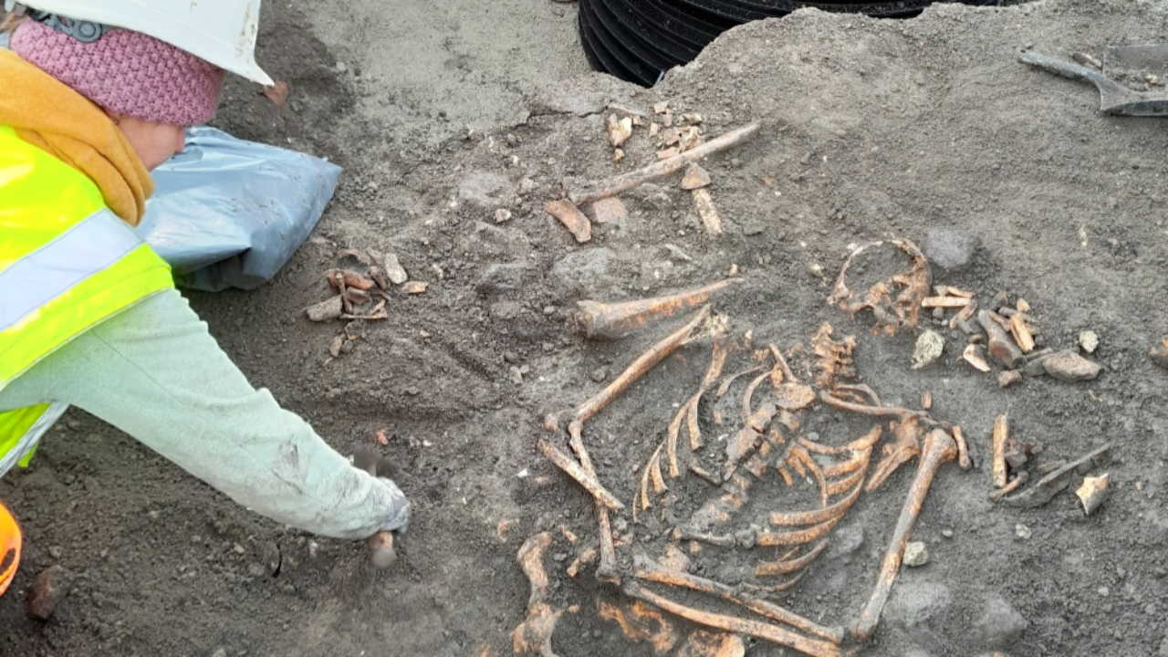 Clermont-Ferrand : plusieurs centaines de squelettes découverts sous la place des Carmes