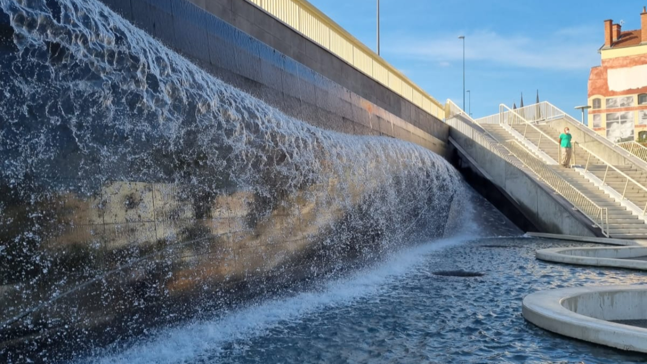 Clermont-Ferrand. Pourquoi les fontaines de la place des Carmes sont à l'arrêt pendant la canicule ?