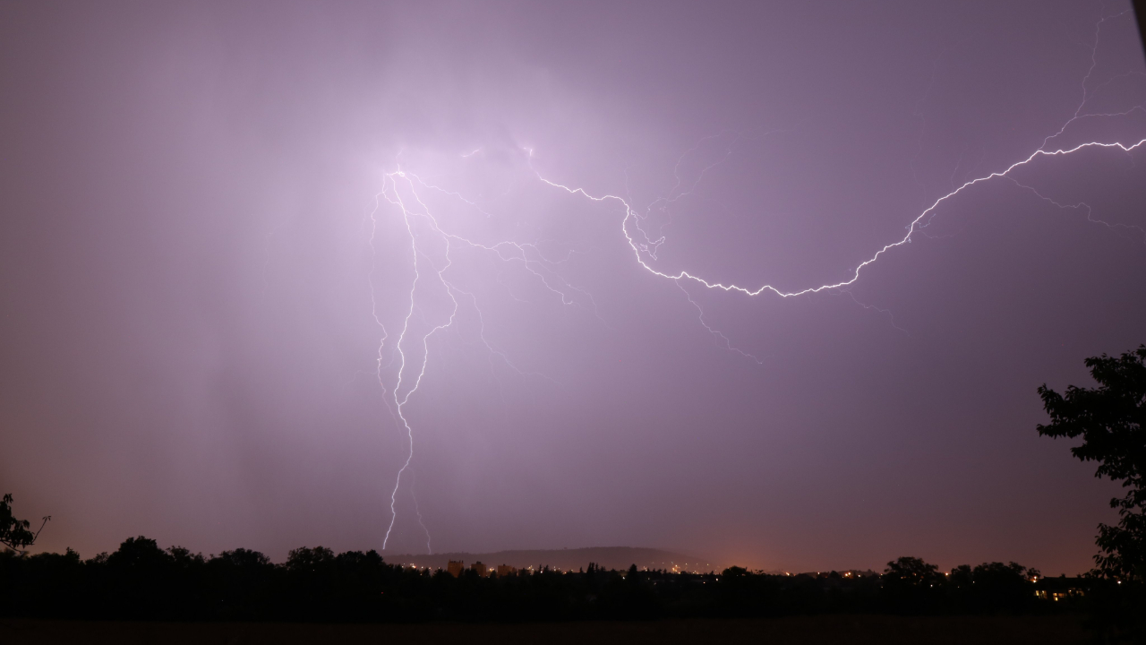 Dans l'Allier et le Puy-de-Dôme, les images impressionnantes de l'orage de ce mercredi