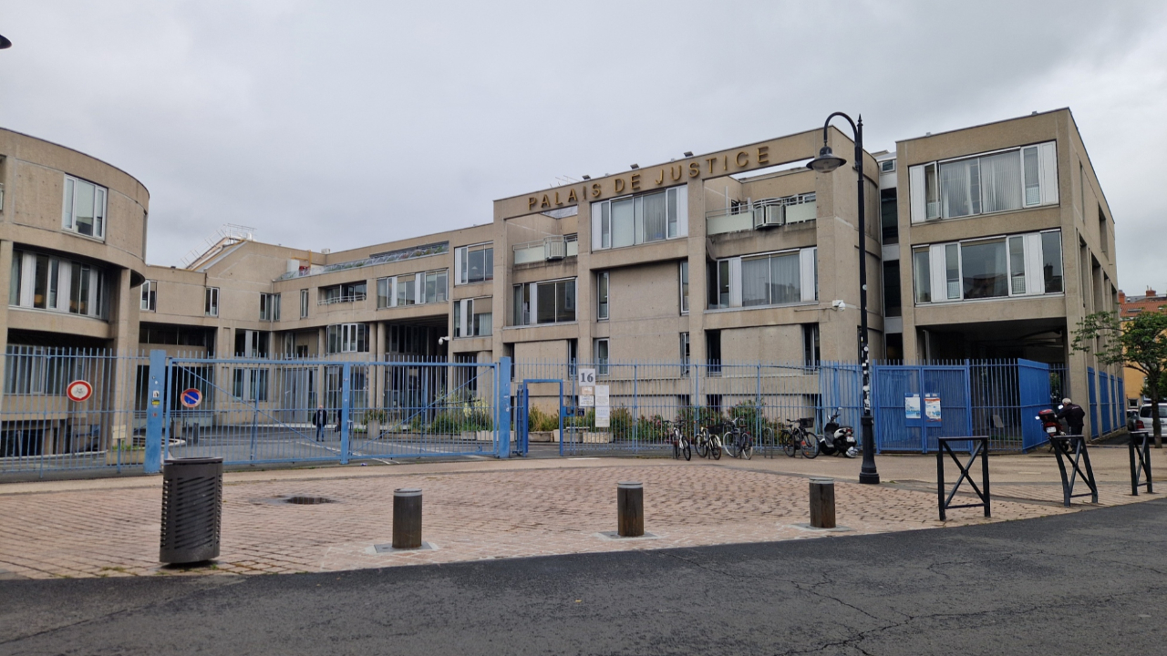 Deux frères jugés pour une bagarre à coups de couteau à Thiers : prison pour l'un, relaxe pour l'autre