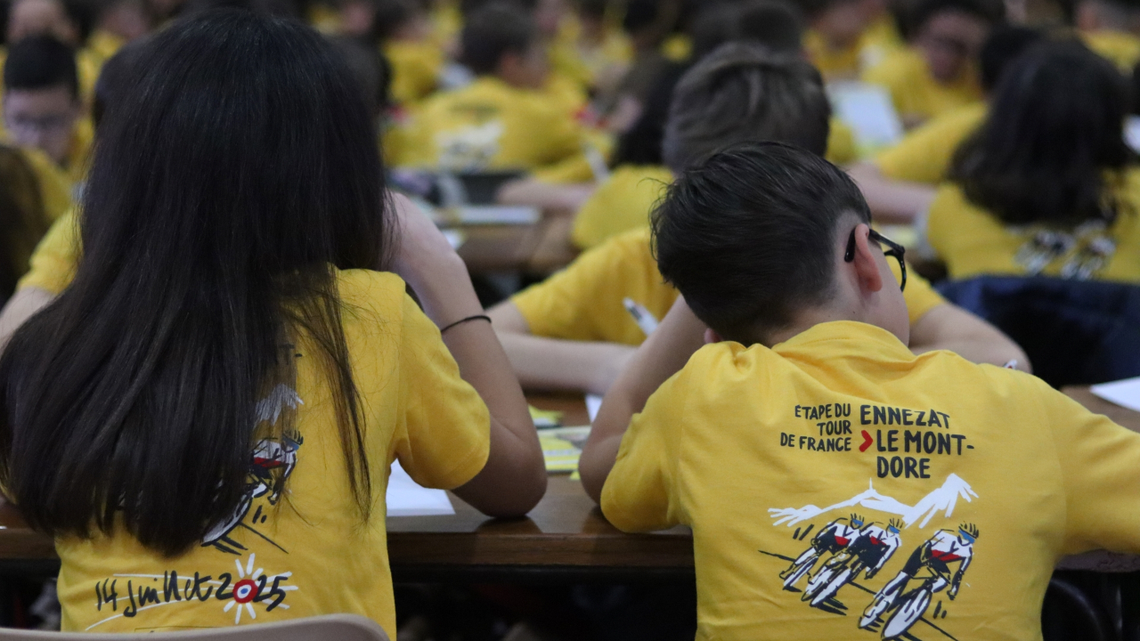 EN PHOTOS - Les écoliers d'Ennezat (Puy-de-Dôme) se préparent au Tour de France avec une dictée EN PHOTOS - Les écoliers d'Ennezat (Puy-de-Dôme) se préparent au Tour de France avec une dictée