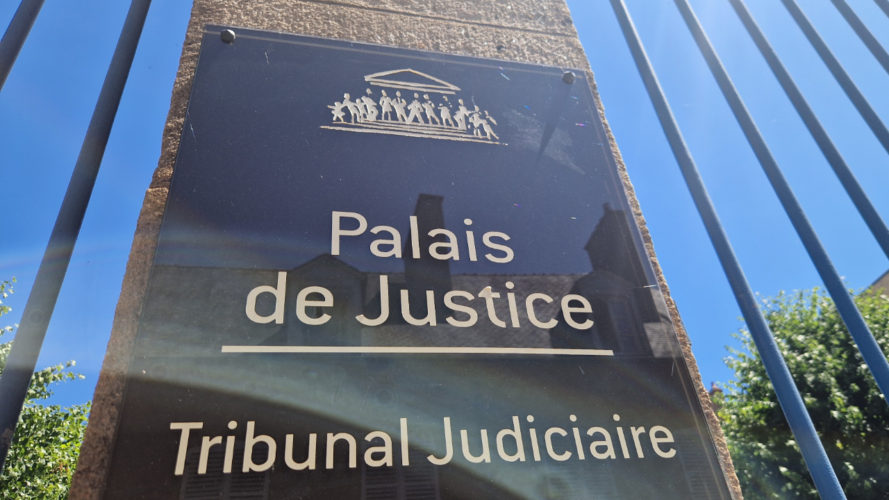 Le Département du Puy-de-Dôme et l'État mis en cause après le suicide de Lily, 15 ans, à Aubière