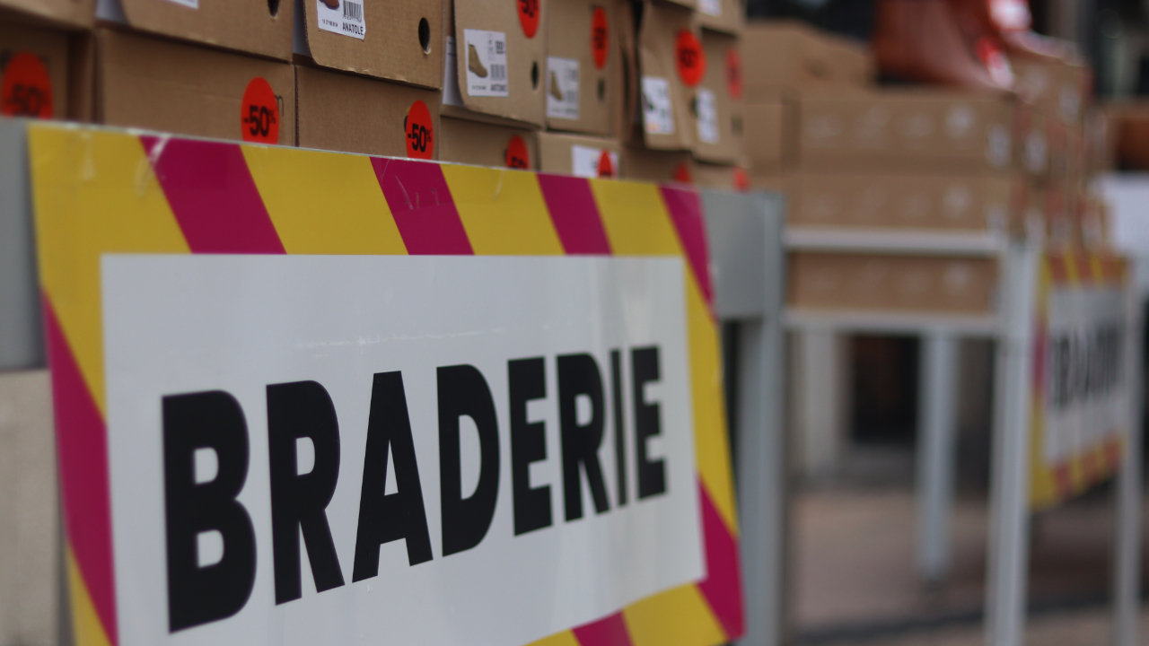 Météo pluvieuse, travaux... La braderie d'Automne de Clermont-Ferrand prend (un peu) la pluie Météo pluvieuse, travaux... La braderie d'Automne de Clermont-Ferrand prend (un peu) la pluie