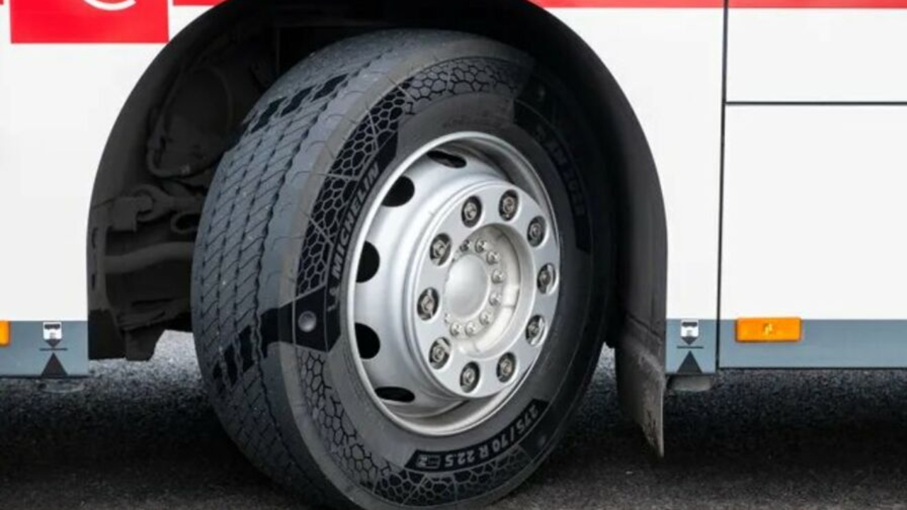 Michelin a reçu deux prix au salon du pneu international Michelin a reçu deux prix au salon du pneu international