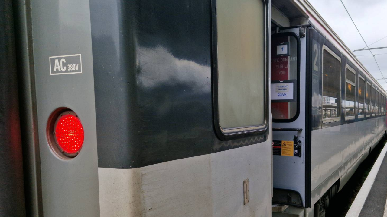 Paris-Clermont : un homme de 43 ans meurt percuté par un Intercités près de Montargis (Loiret) Paris-Clermont : un homme de 43 ans meurt percuté par un Intercités près de Montargis (Loiret)