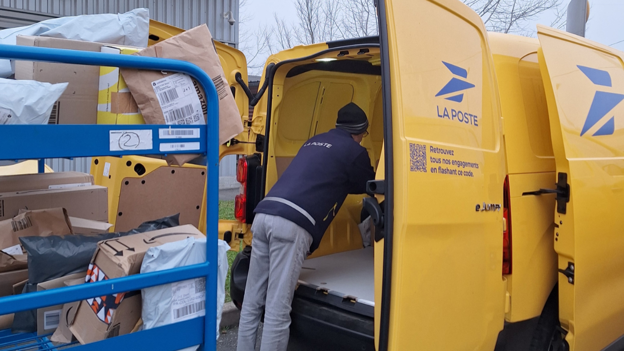 Pour Noël, la Poste va livrer plus d'1,4 millions de colis en Auvergne Pour Noël, la Poste va livrer plus d'1,4 millions de colis en Auvergne