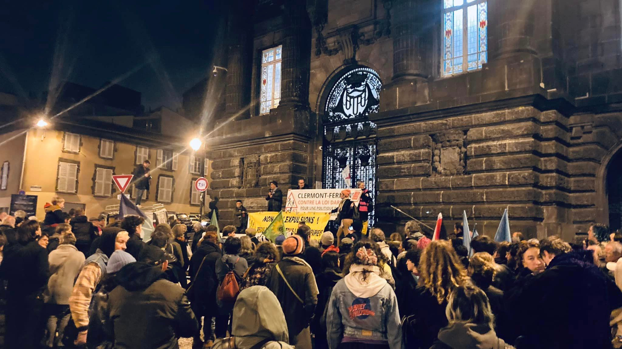 Près de 200 personnes à Clermont pour dire non à la loi immigration