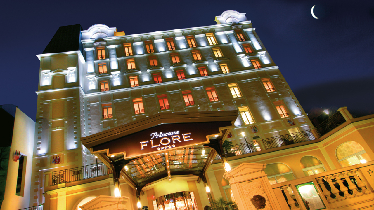 Près de Clermont-Ferrand, qui a (encore) volé la panthère en bronze de cet hôtel ?