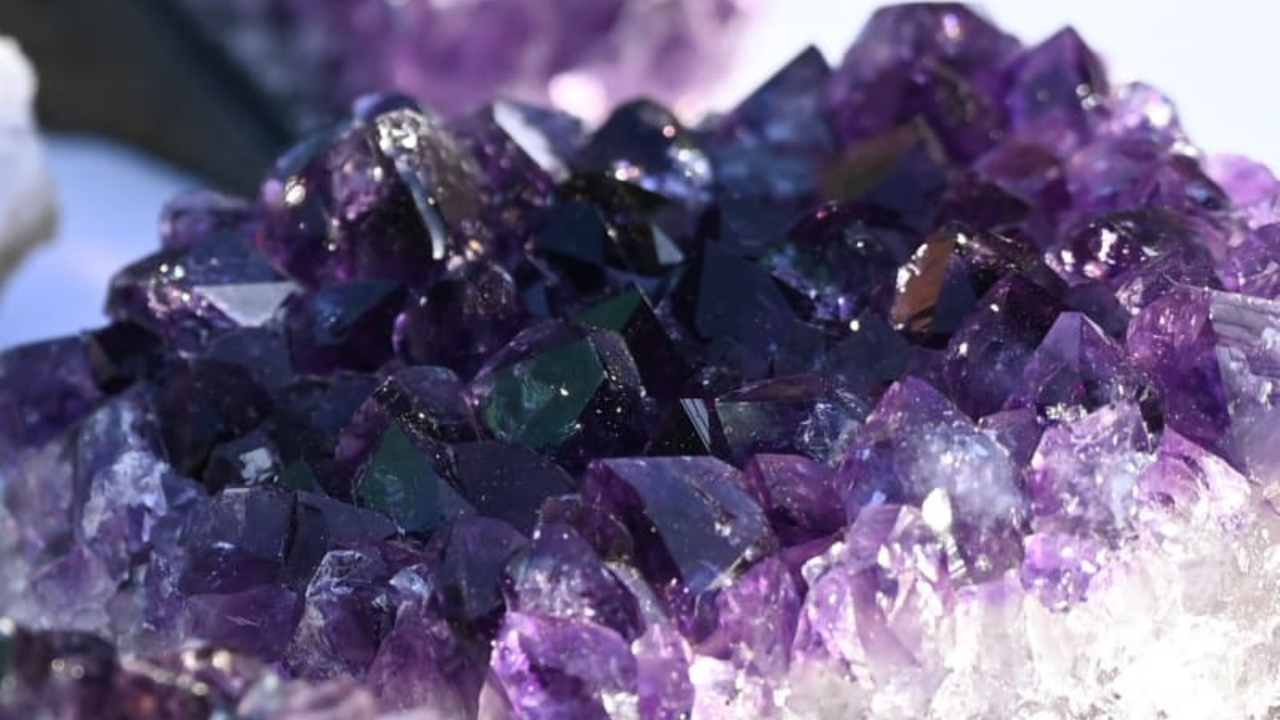 Puy-de-Dôme : il s'introduit dans une mine d'améthystes pour dérober des minéraux