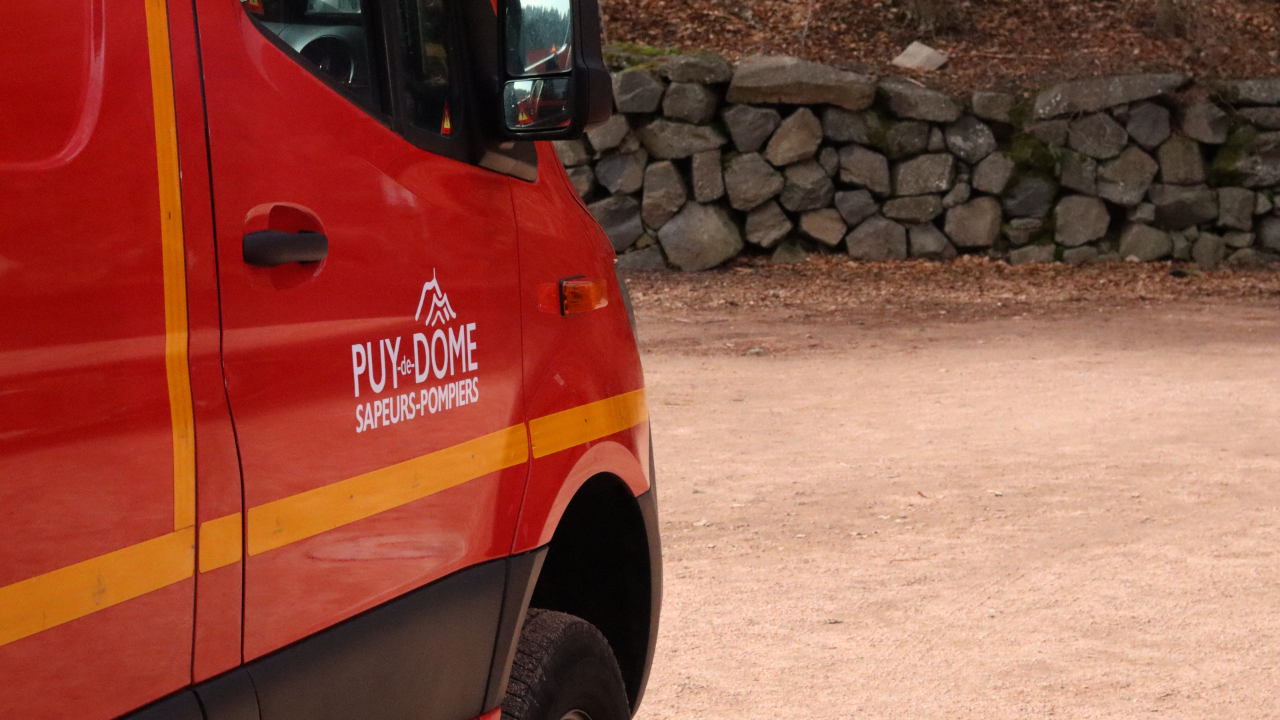 Puy-de-Dôme : une conductrice se noie dans l'Allier après une sortie de route Puy-de-Dôme : une conductrice se noie dans l'Allier après une sortie de route