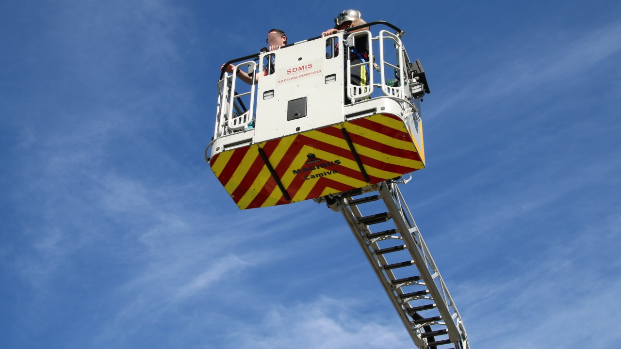 Riom : les pompiers évacuent un homme corpulent par la fenêtre