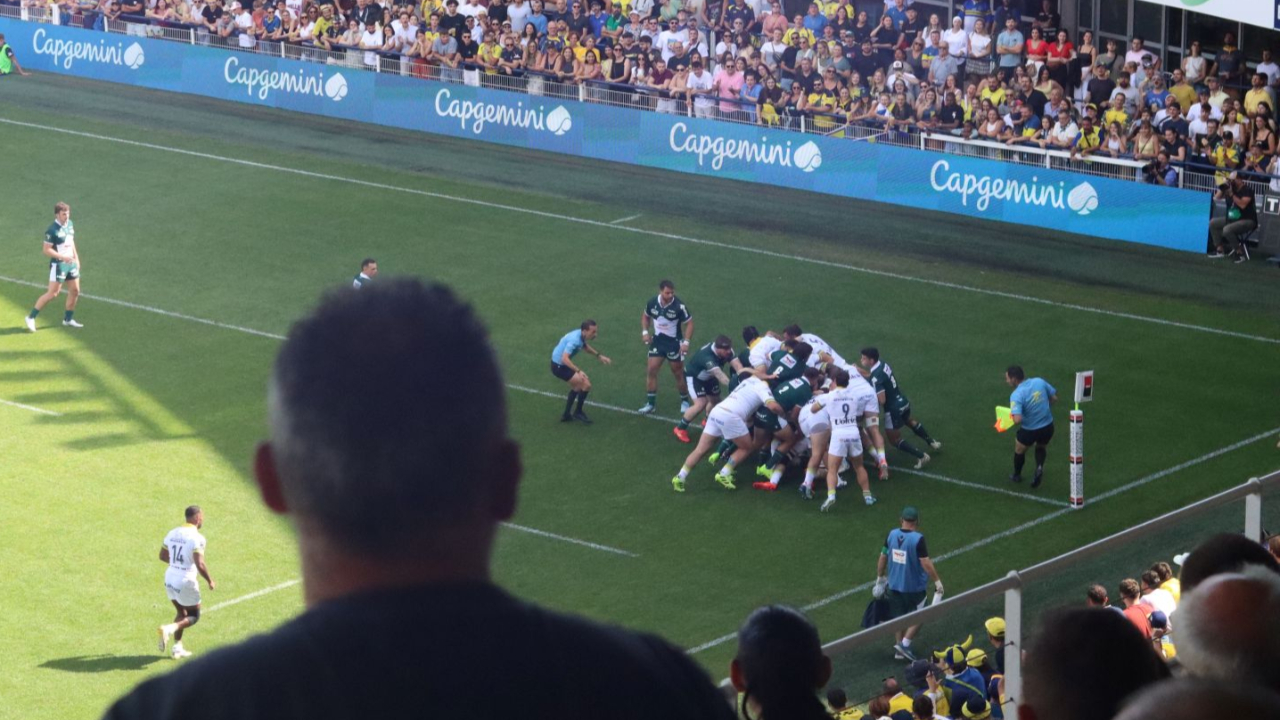 TOP 14 : l'ASM Clermont domine la Section Paloise et s'offre sa première large victoire de la saison