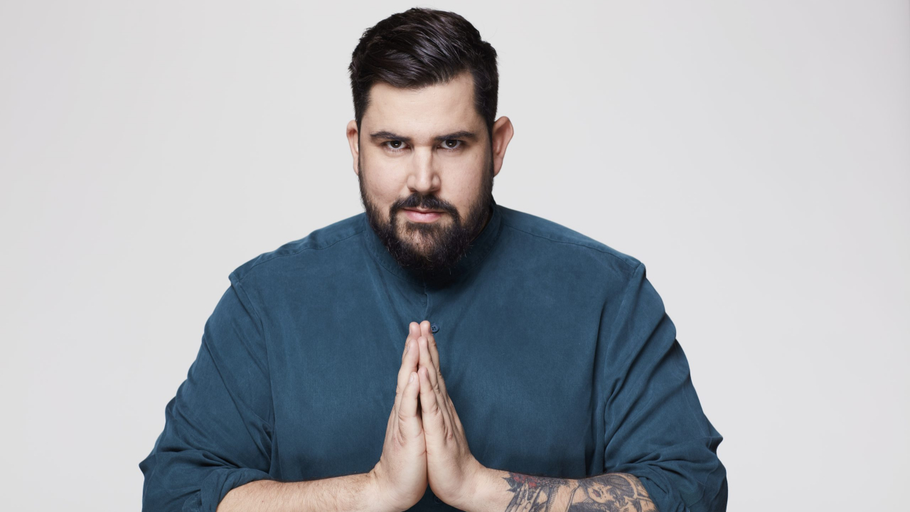 "Un beau fils de" : Artus réagit à la vidéo du policier frappant un homme en fauteuil à Clermont-Ferrand "Un beau fils de" : Artus réagit à la vidéo du policier frappant un homme en fauteuil à Clermont-Ferrand