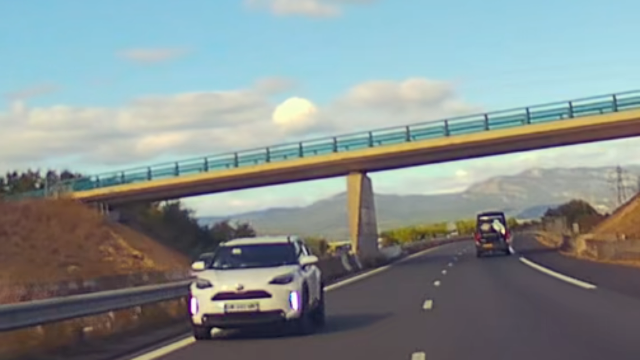 VIDÉO - Des Auvergnats frôlent l'accident avec une voiture à contresens sur l'A75