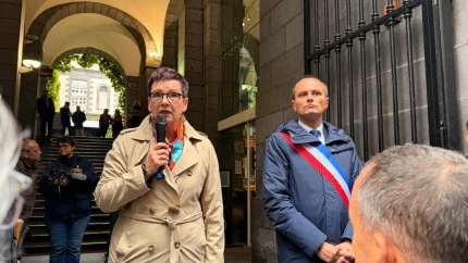Un rassemblement r&eacute;publicain devant la mairie de Clermont-Ferrand