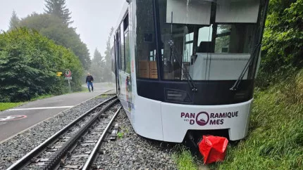 Une rame du Panoramique des dômes déraille sur les côtes du Puy-de-Dôme